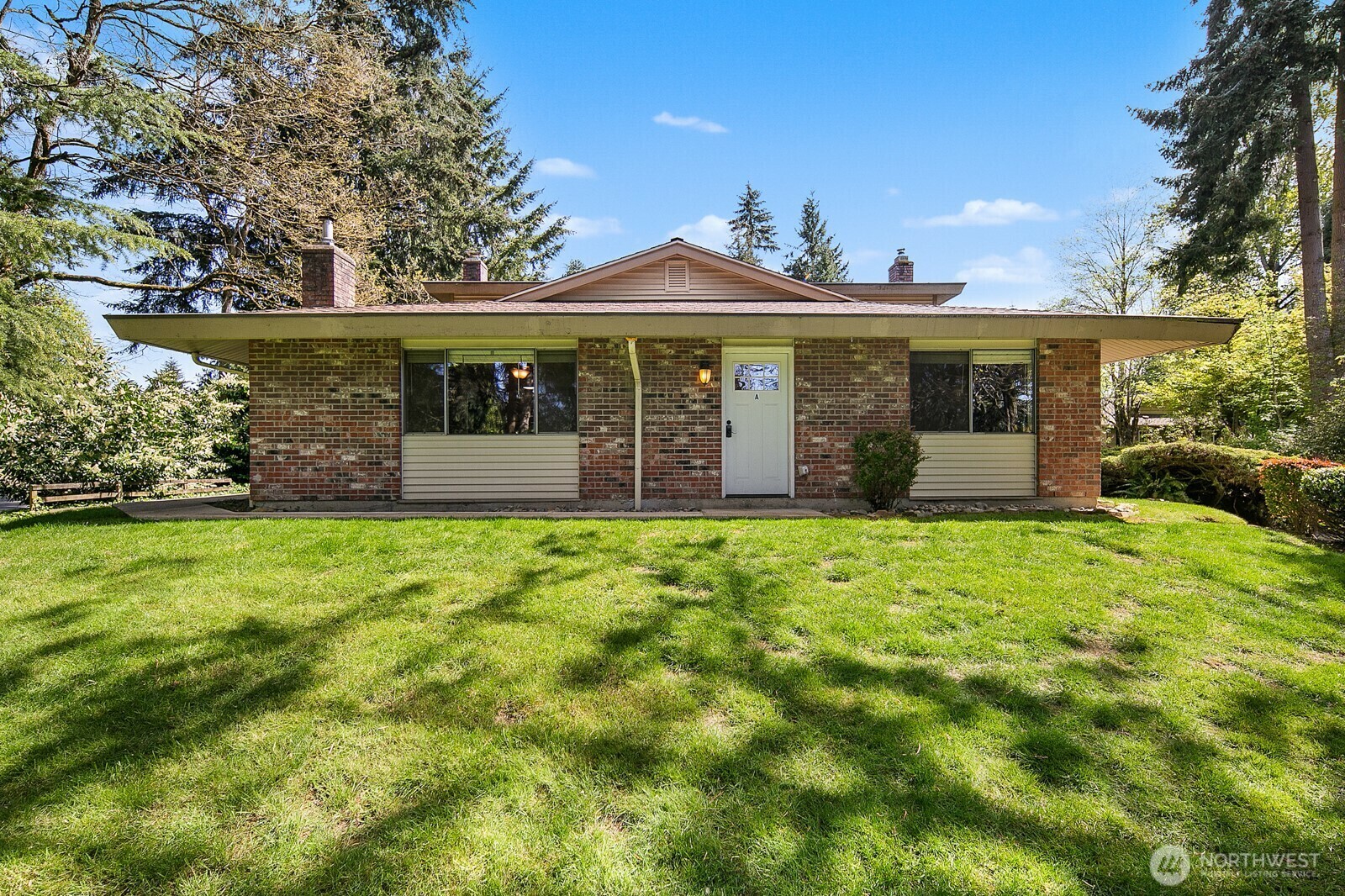 Property Photo: 526 214th Street SW 22A WA 98021