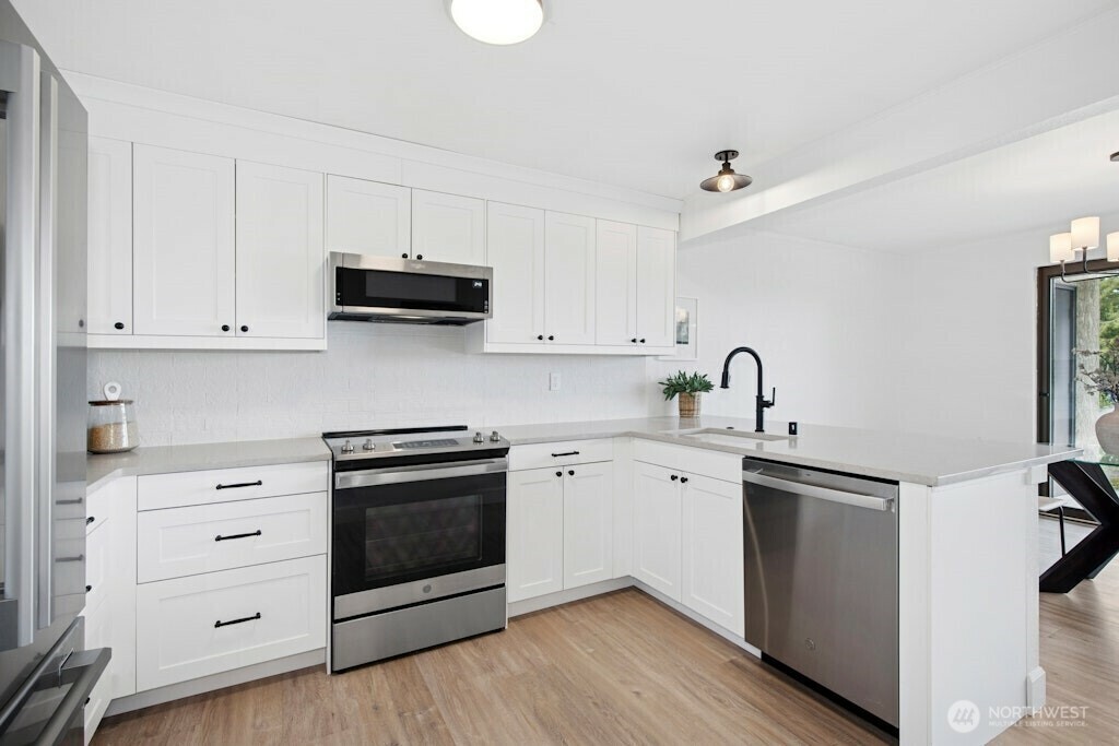 Property Photo:  1706 NE 179th C102  WA 98155 