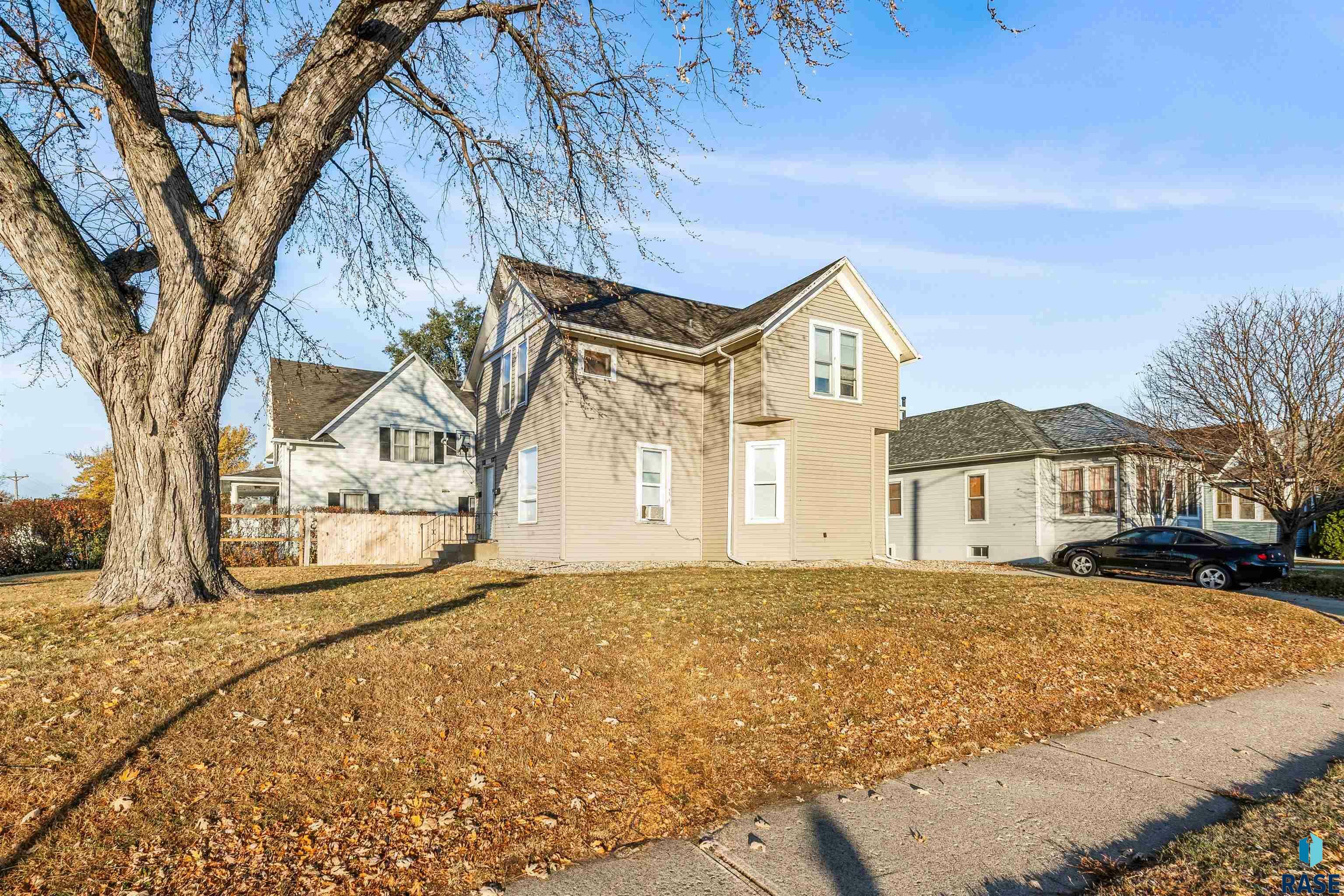 Property Photo: 1018 E 6th St SD 57103