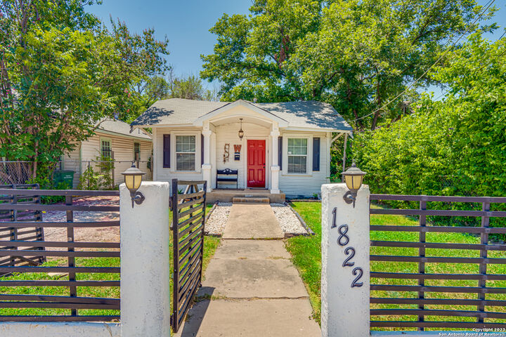 1822 W Woodlawn  San Antonio TX 78201 photo