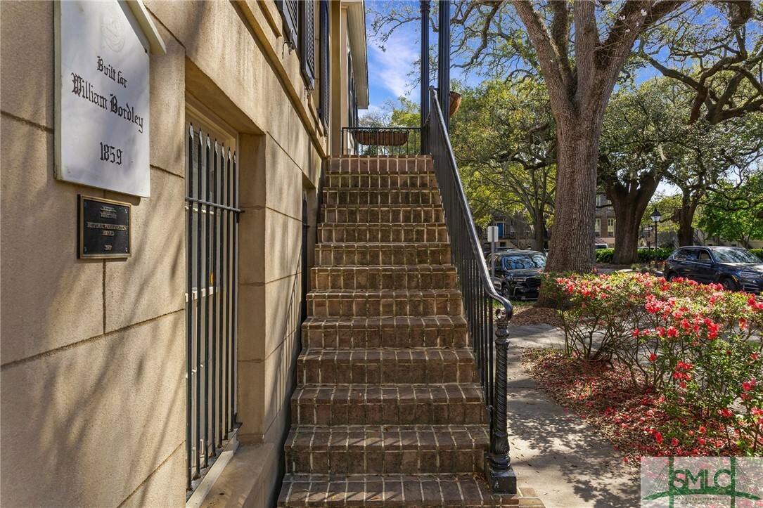 Property Photo: 424 Barnard Street GA 31401