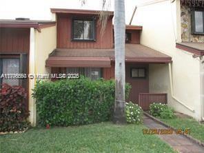Property Photo: 424 SE 11th Ter 424 FL 33004