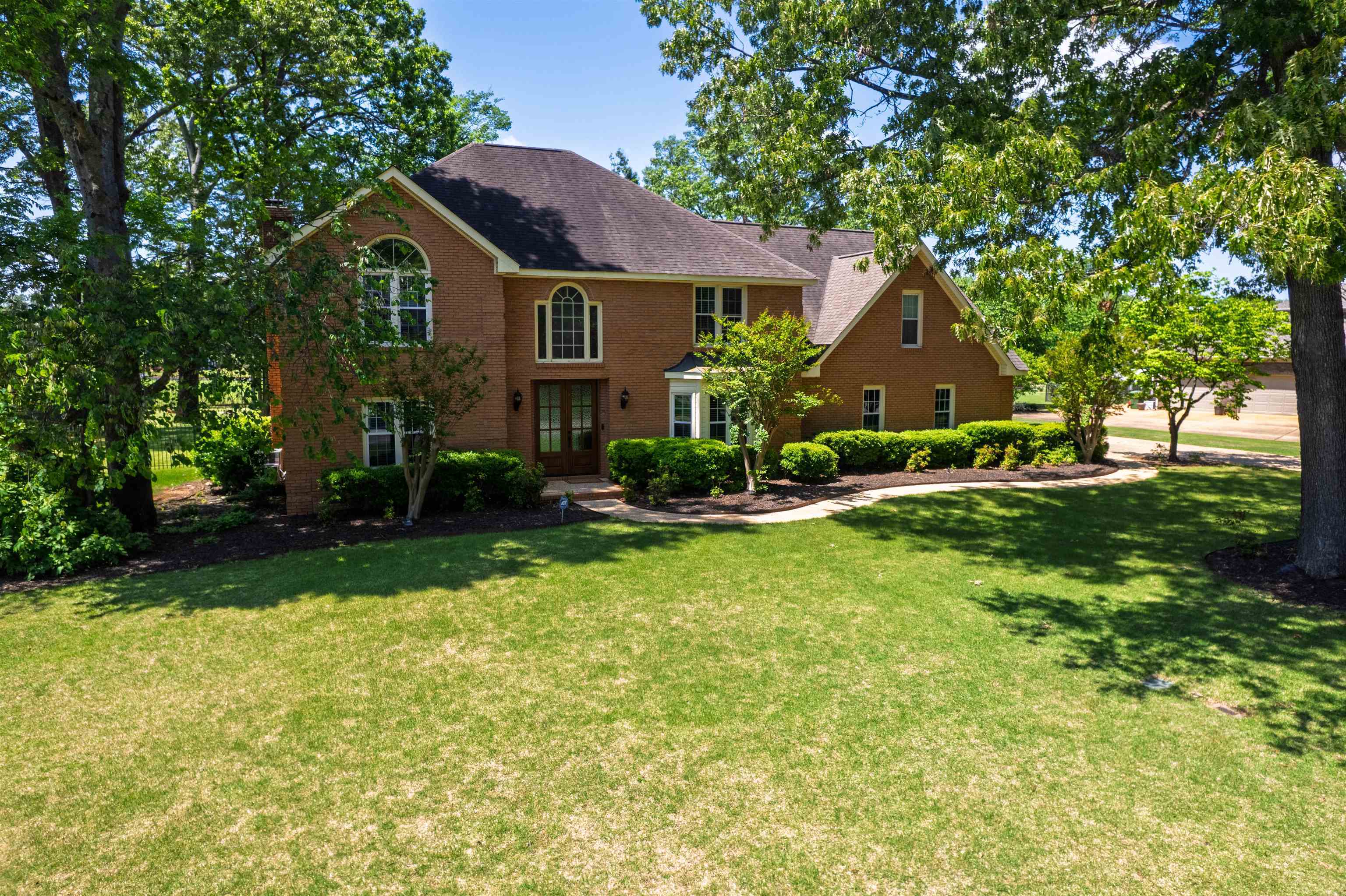 Property Photo: 113 Brooke Dr AL 35661 - MUSCLE S