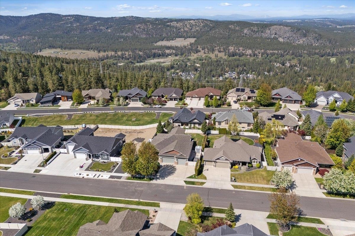 Property Photo: 2618 W Howesdale Dr WA 99208