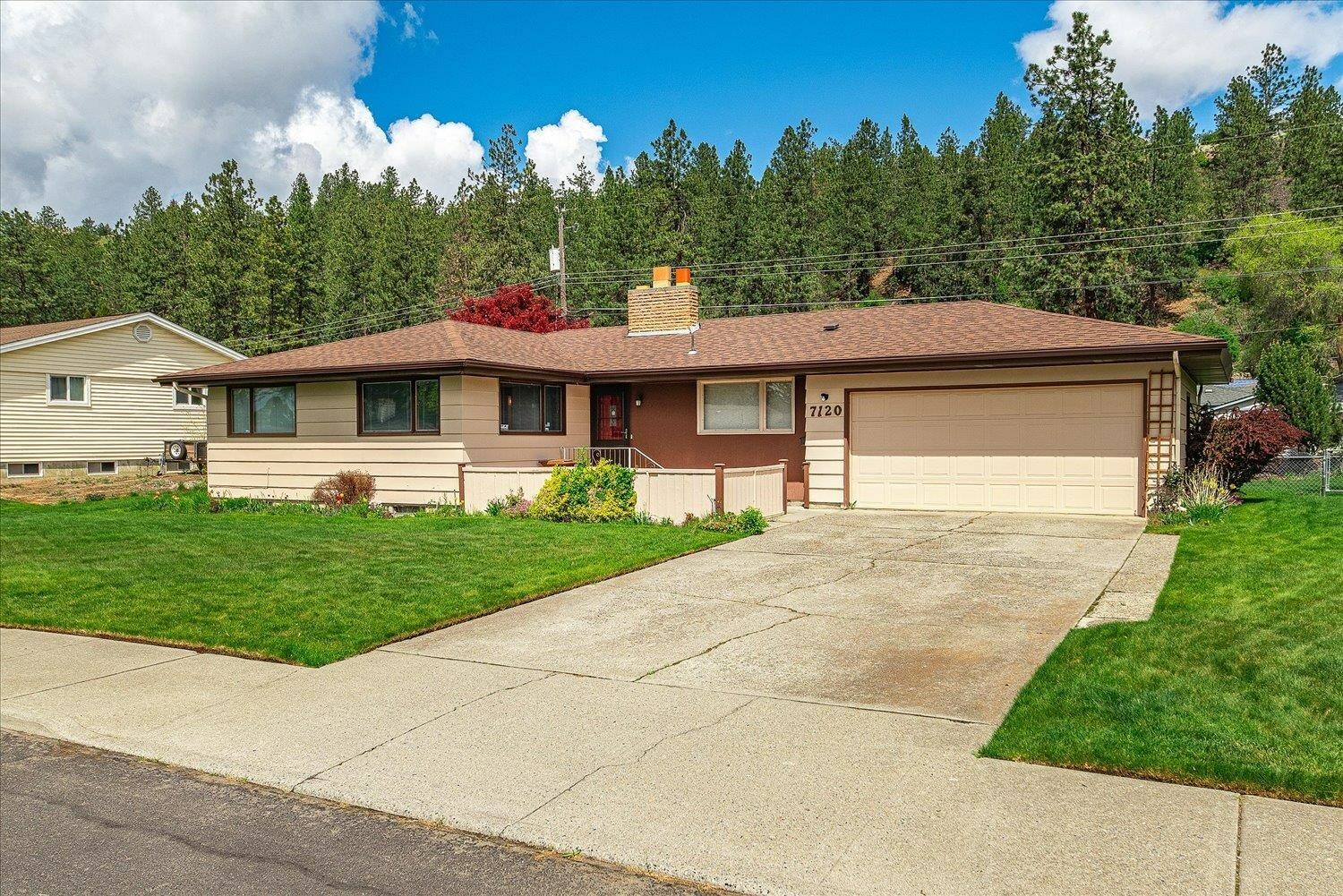 Property Photo: 7120 N Audubon Dr WA 99208-4517