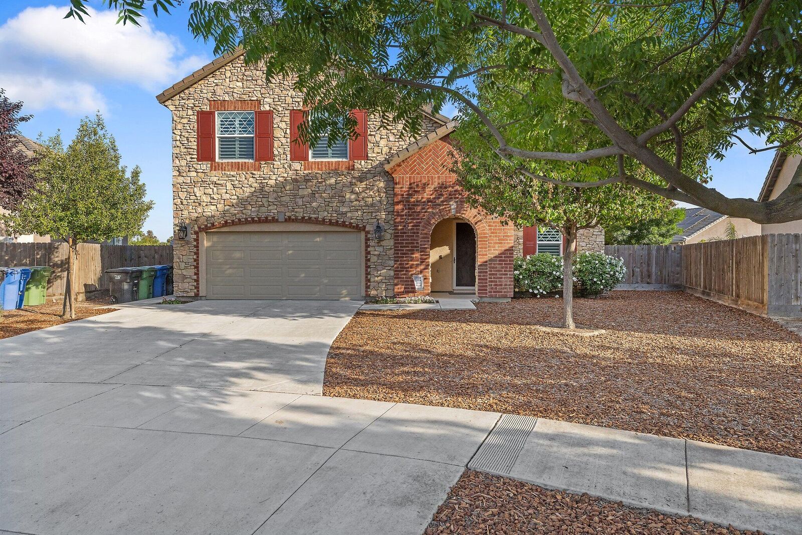 Property Photo: 1165 Par Avenue CA 93245