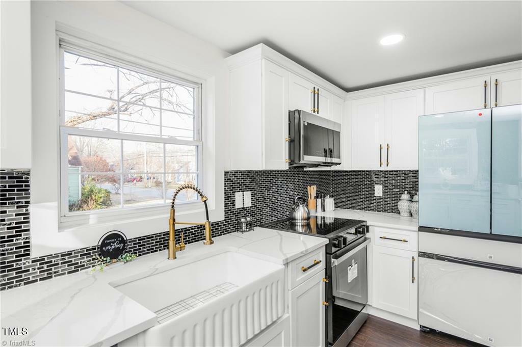 Property Photo: 900 Gales Avenue NC 27103