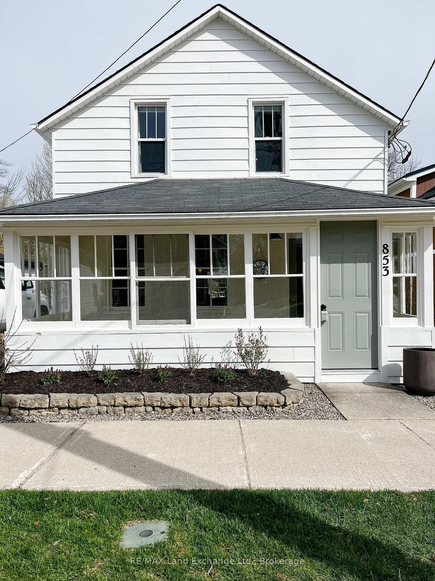 Property Photo: 853 Olde Victoria Street N ON N2Z 2B6