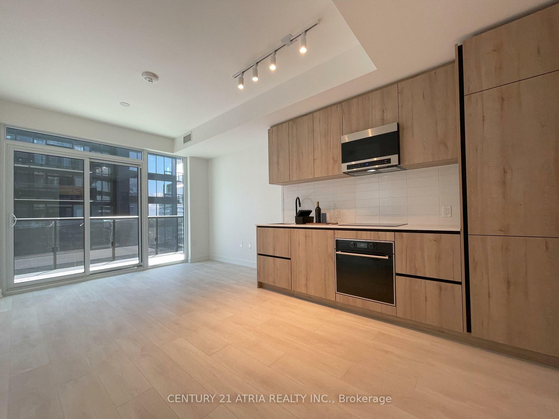 Property Photo: 117 Broadway Avenue 3401 ON M4P 1V3