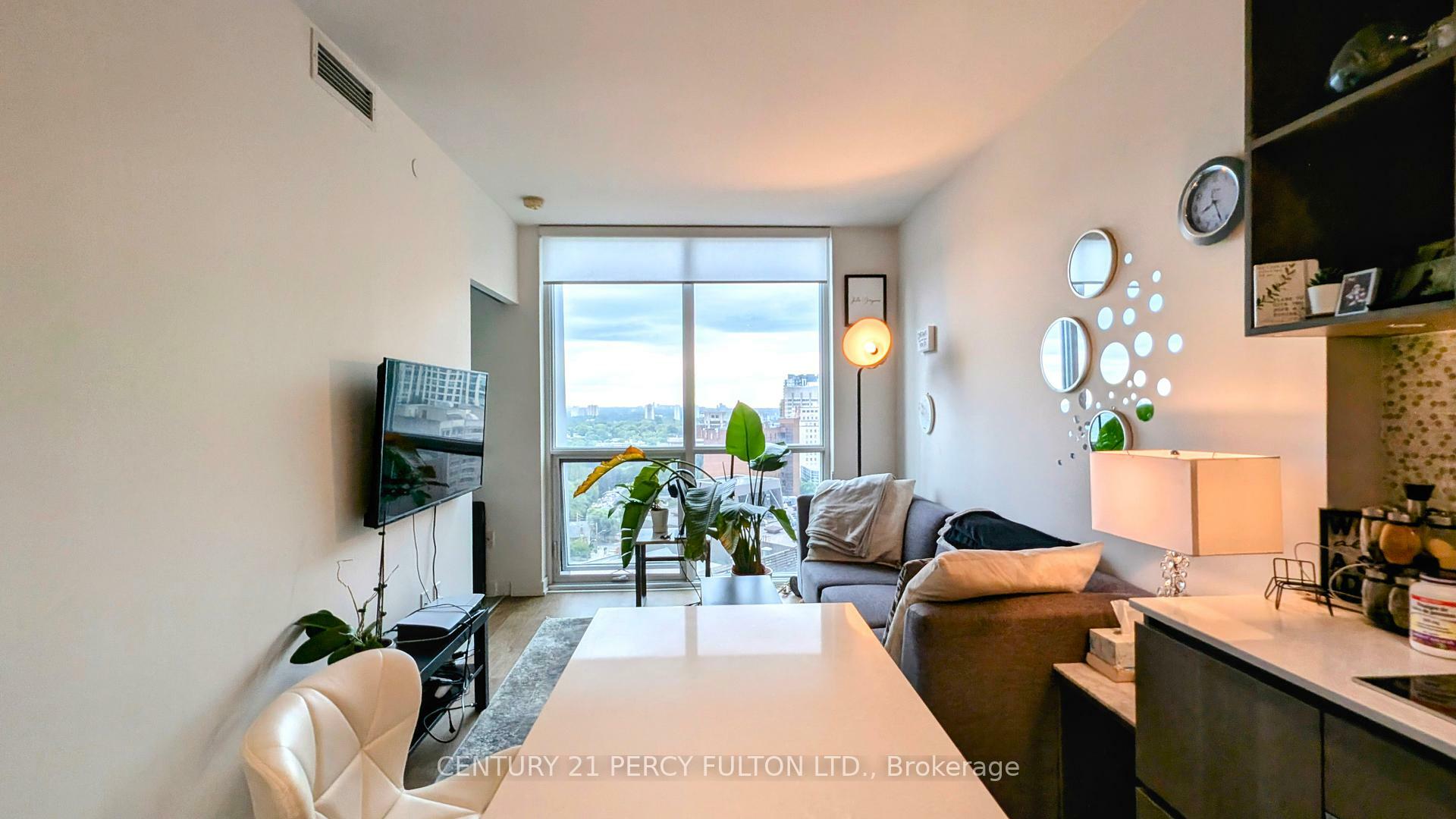 Property Photo: 1 Yorkville Avenue 1610 ON M4W 1L1
