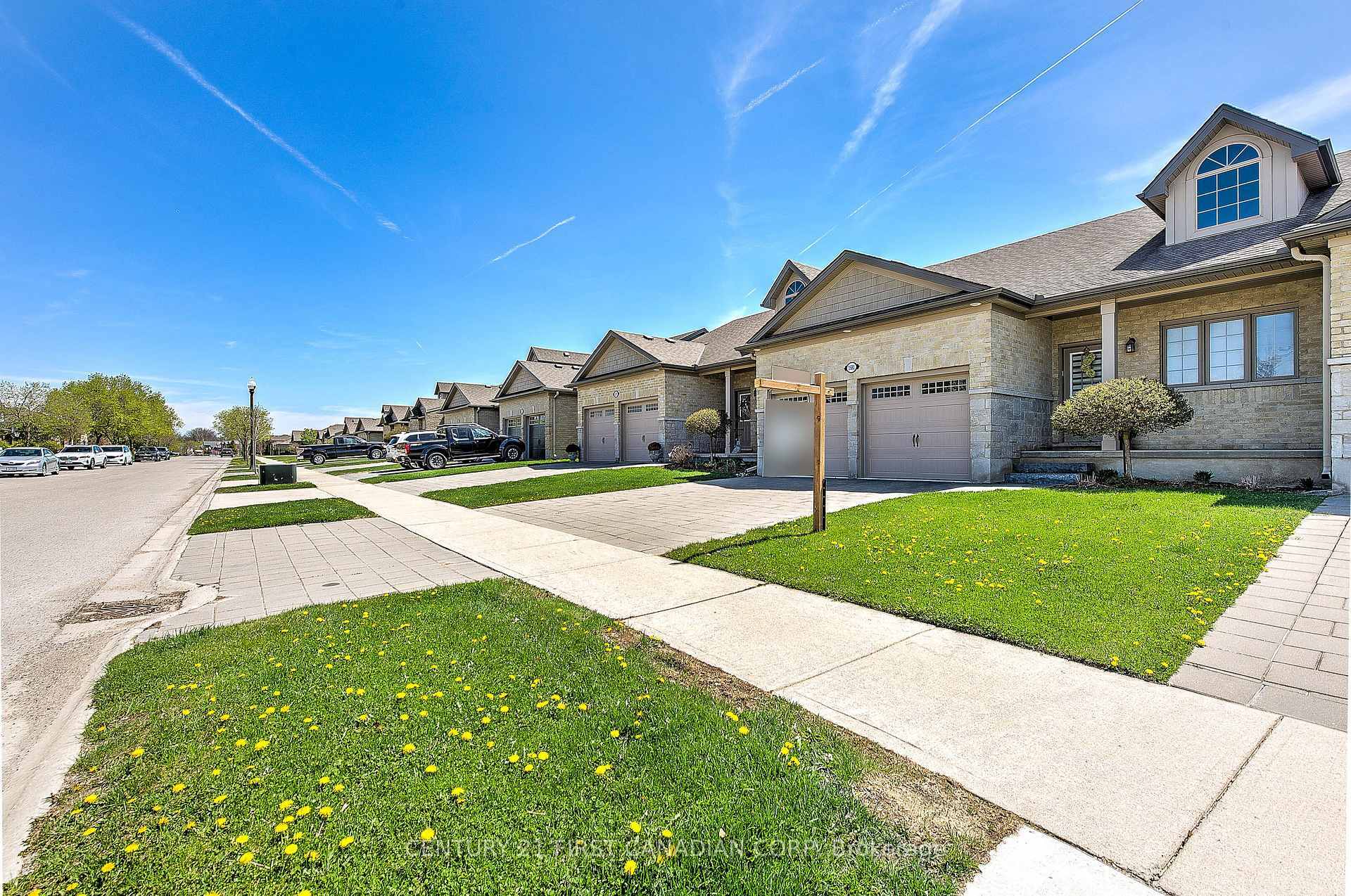 Property Photo: 1680 Bayswater Crescent ON N6G 0A9