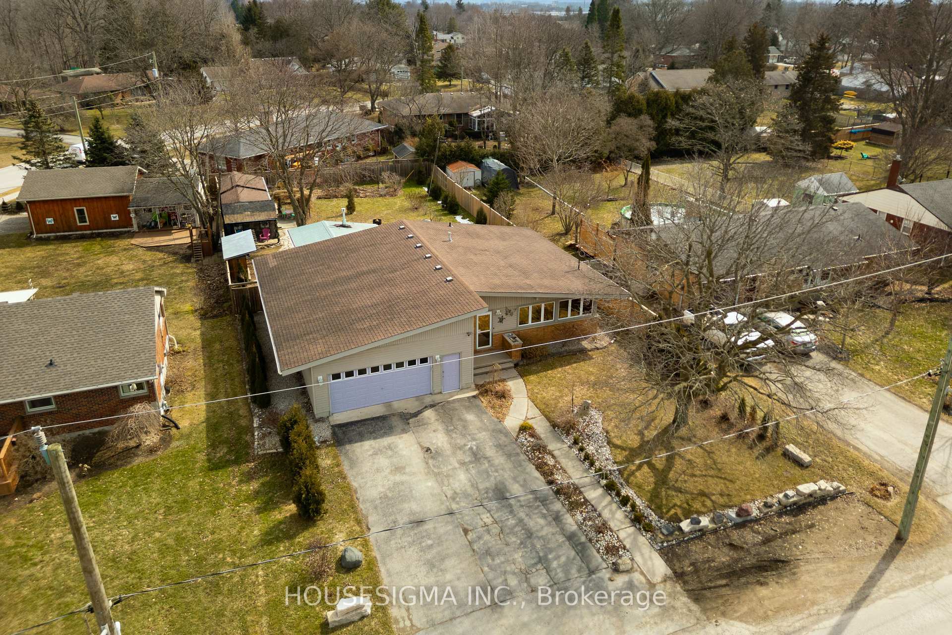 Property Photo: 19 Dalewood Drive ON N5P 3H8