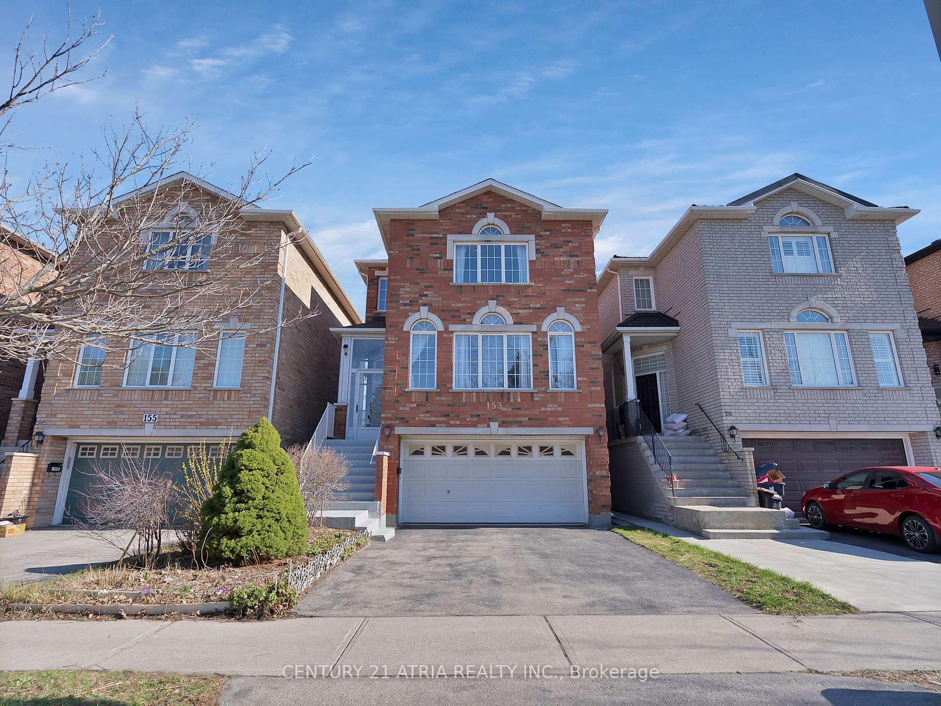 Photo de la propriété: 153 Wright Avenue ON M9N 3Z1