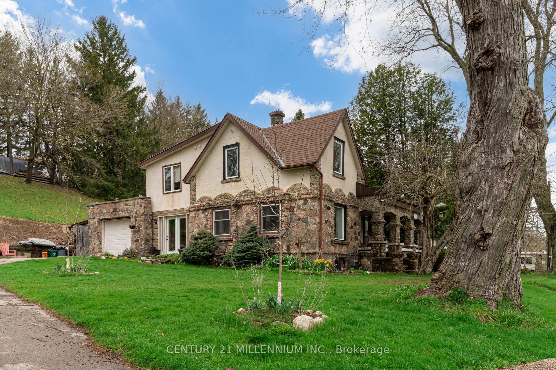 Property Photo: 122 Water Street ON L9W 5X5