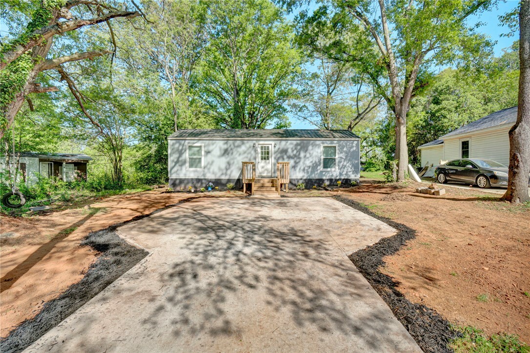 Property Photo: 612 Martha Drive SC 29624