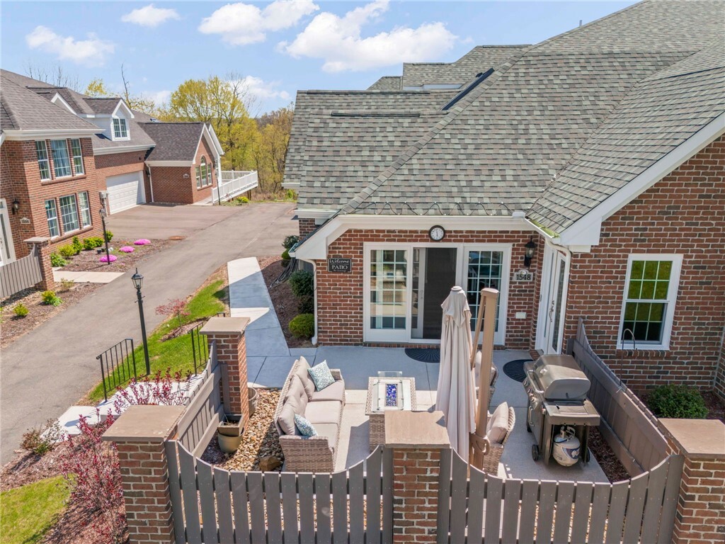 Property Photo: 1548 Parkwood Pointe Drive PA 15046