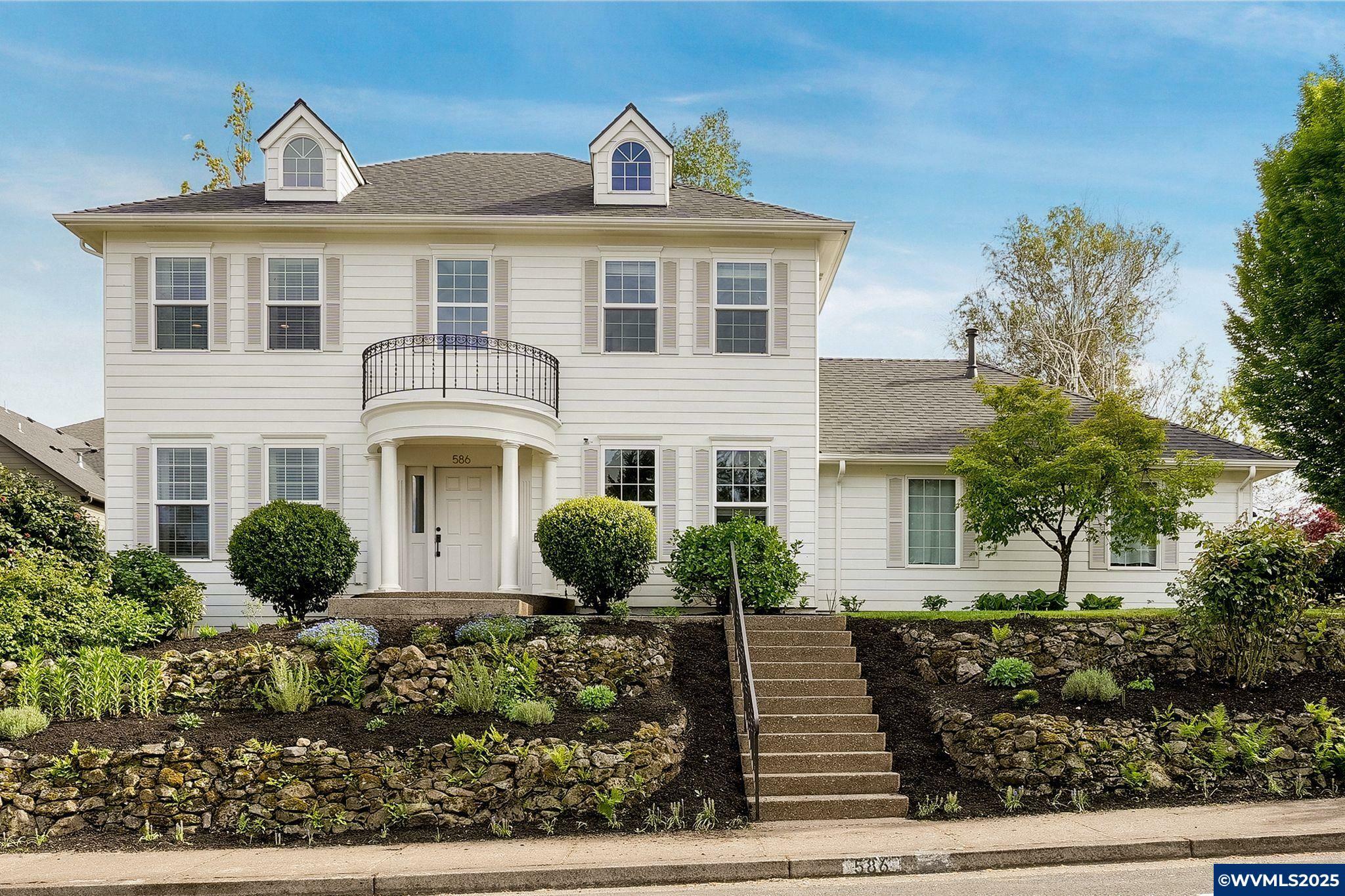 Property Photo: 586 Valderama St SE OR 97306