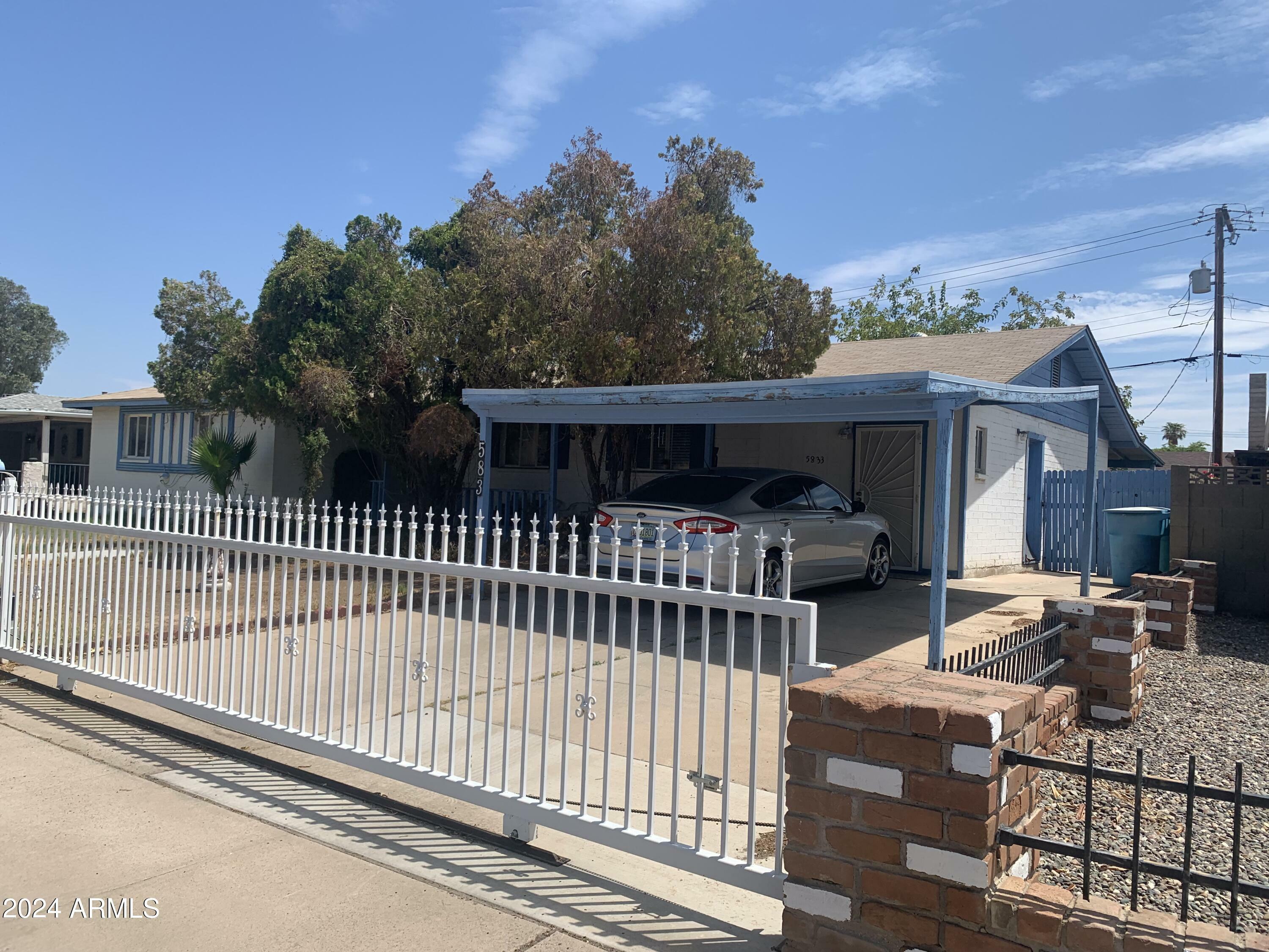 Property Photo: 5833 W Rosewood Lane AZ 85031