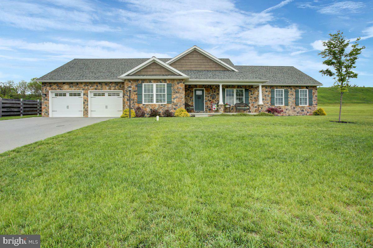 Property Photo: 230 Meadowcreek Drive N PA 17202