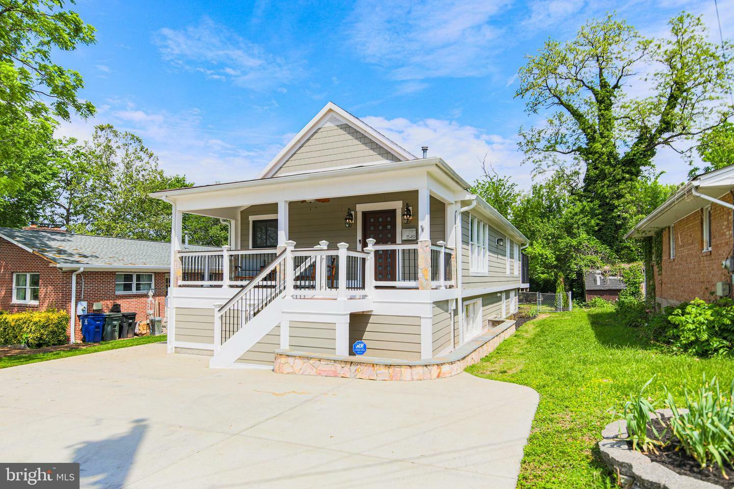 Property Photo: 1549 11th Street S VA 22204