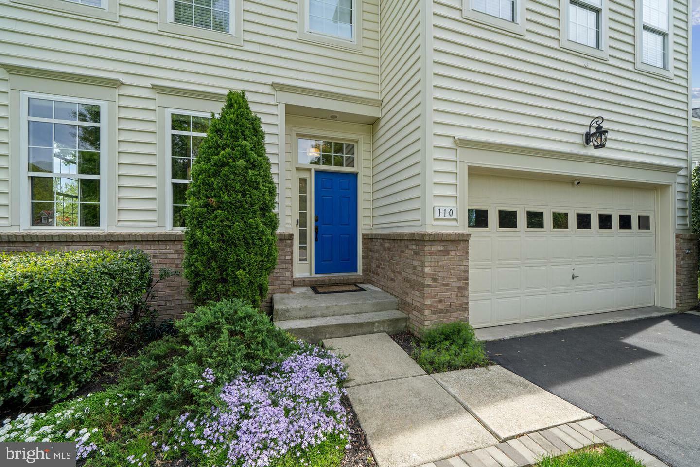 Property Photo: 110 Rosebrook Court NW VA 20176