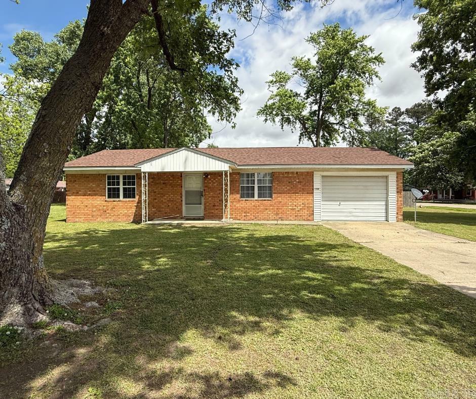 Property Photo: 1300 Overdene Street AR 72422