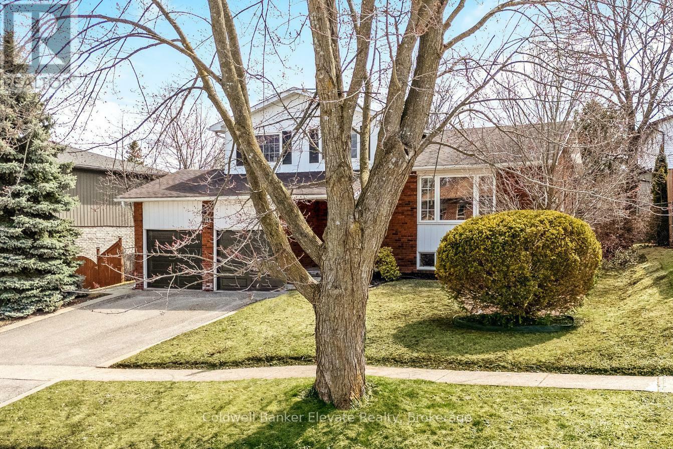 Photo de la propriété: 11 Hillside Drive ON L7G 4W2
