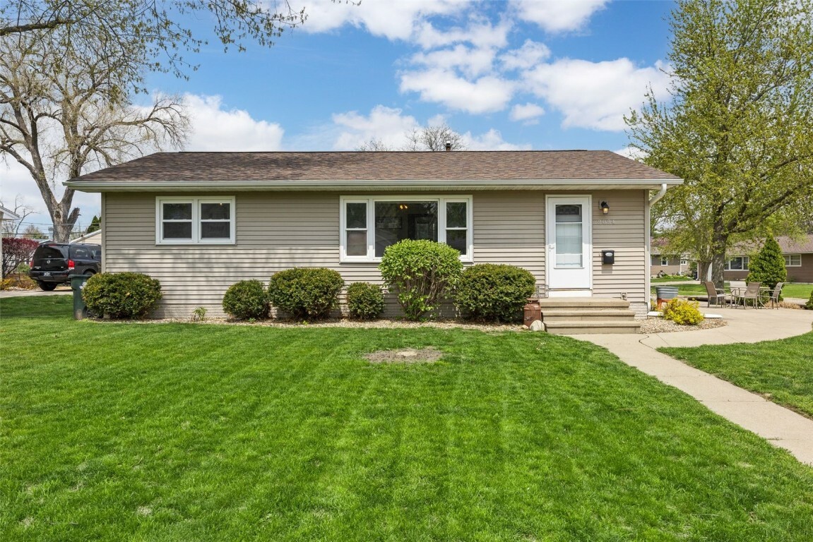 2024 Larry Dr NE  Cedar Rapids IA 52402 photo