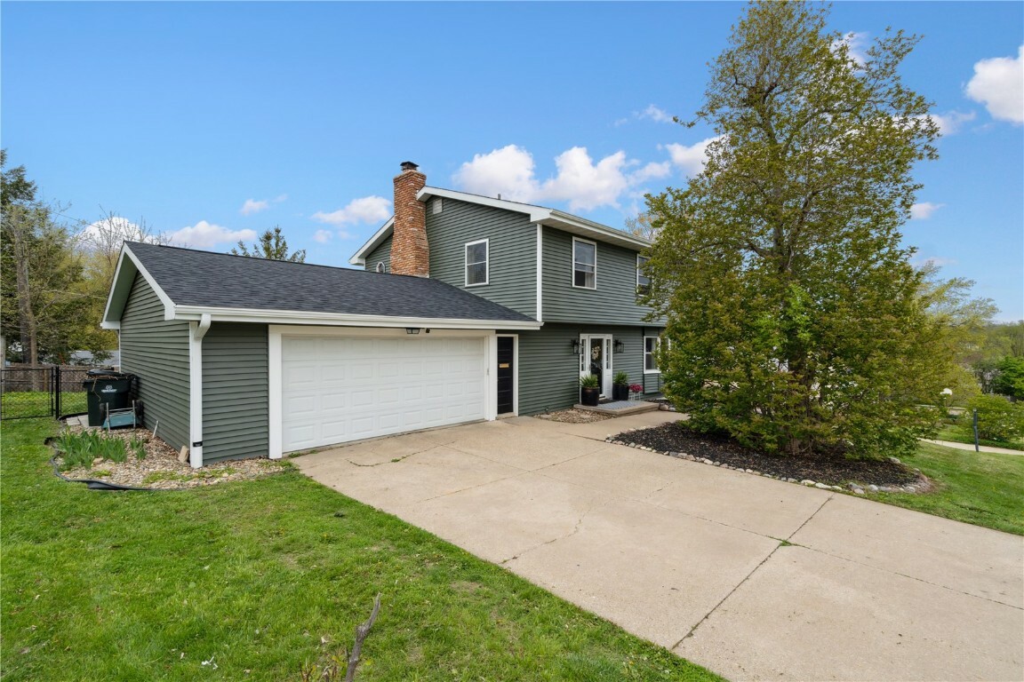 335 Parkland Drive SE  Cedar Rapids IA 52403 photo