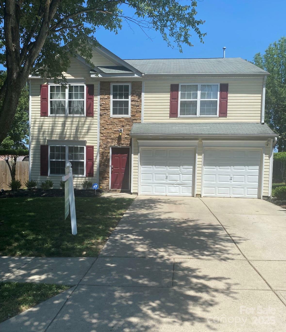 Property Photo: 10431 Plantain Court NC 28213
