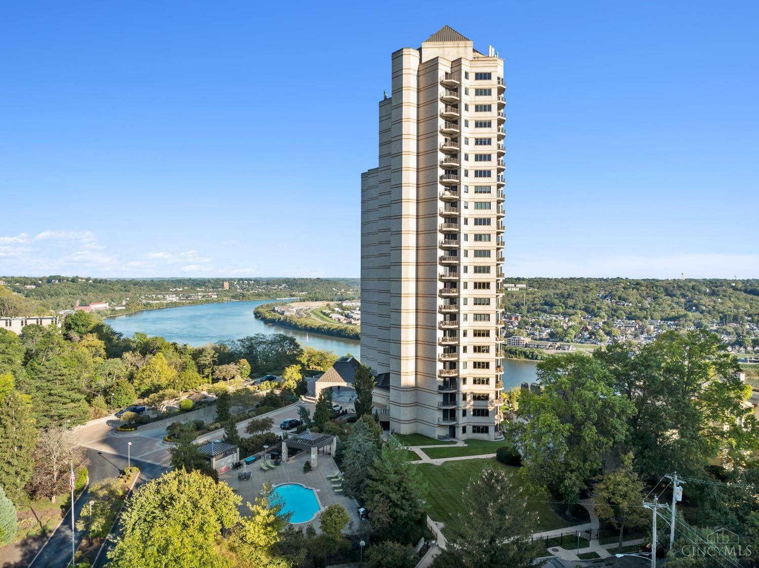 Property Photo: 1201 Edgecliff Place OH 45206