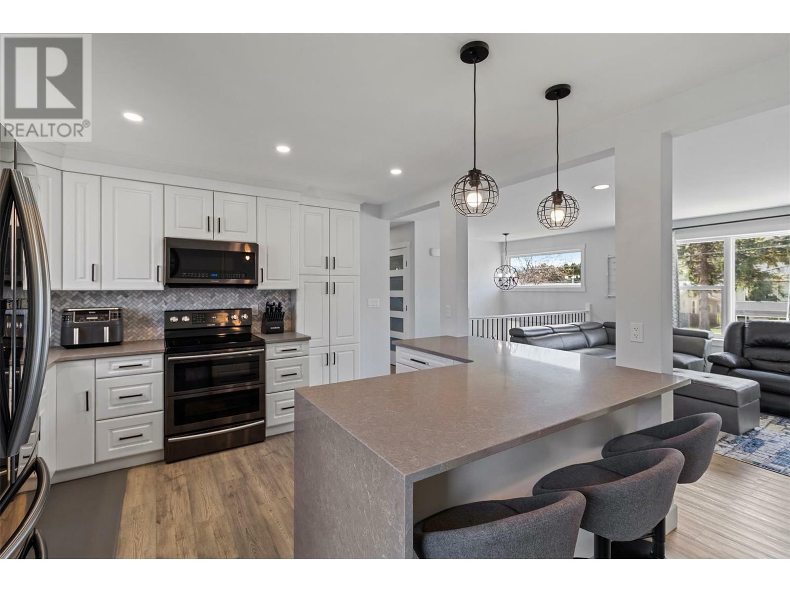 689 Valdes Drive  Kamloops BC V2B 5J1 photo