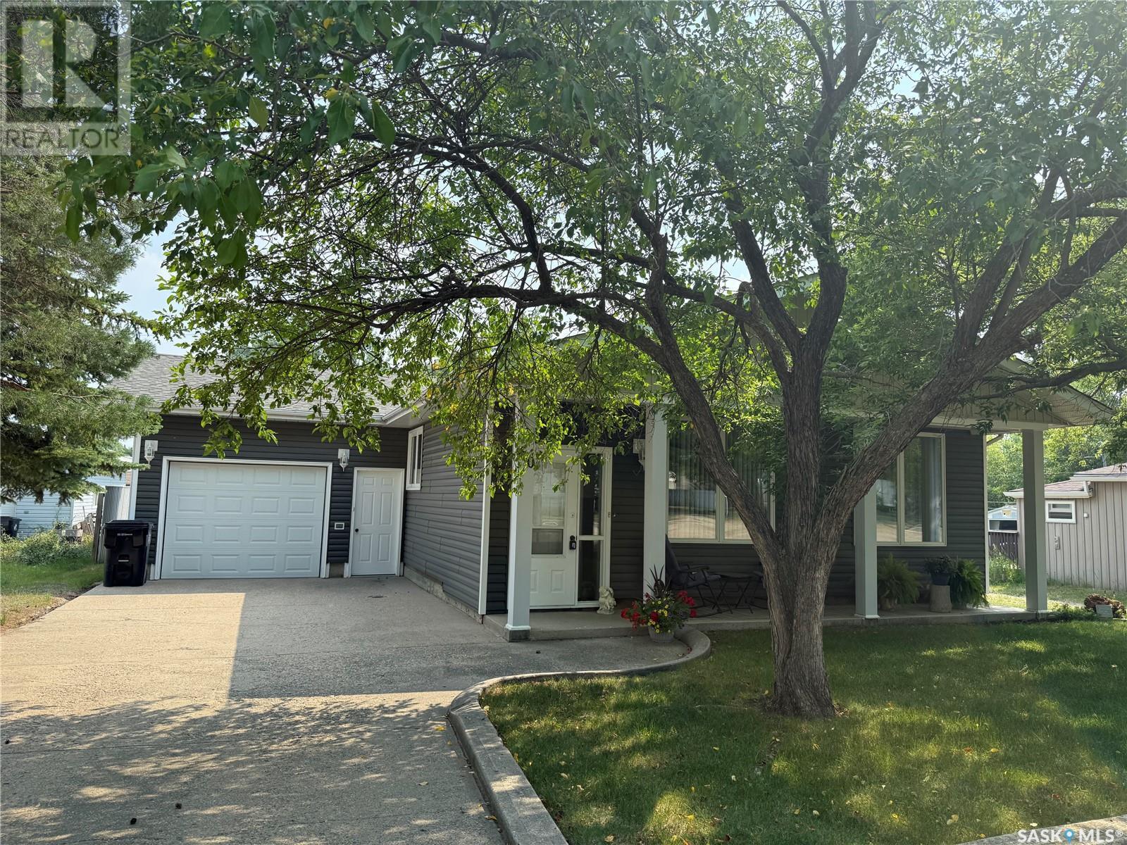 610 Carbon Avenue  Bienfait SK S0C 0M0 photo