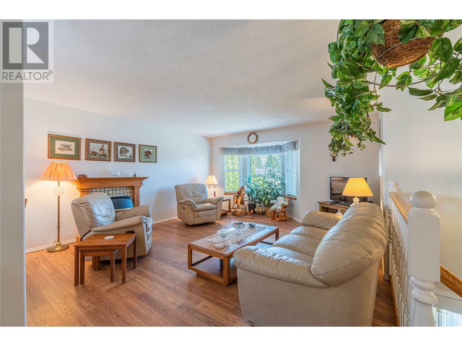 Photo de la propriété:  2044 Monteith Drive  BC V2E 2G5 
