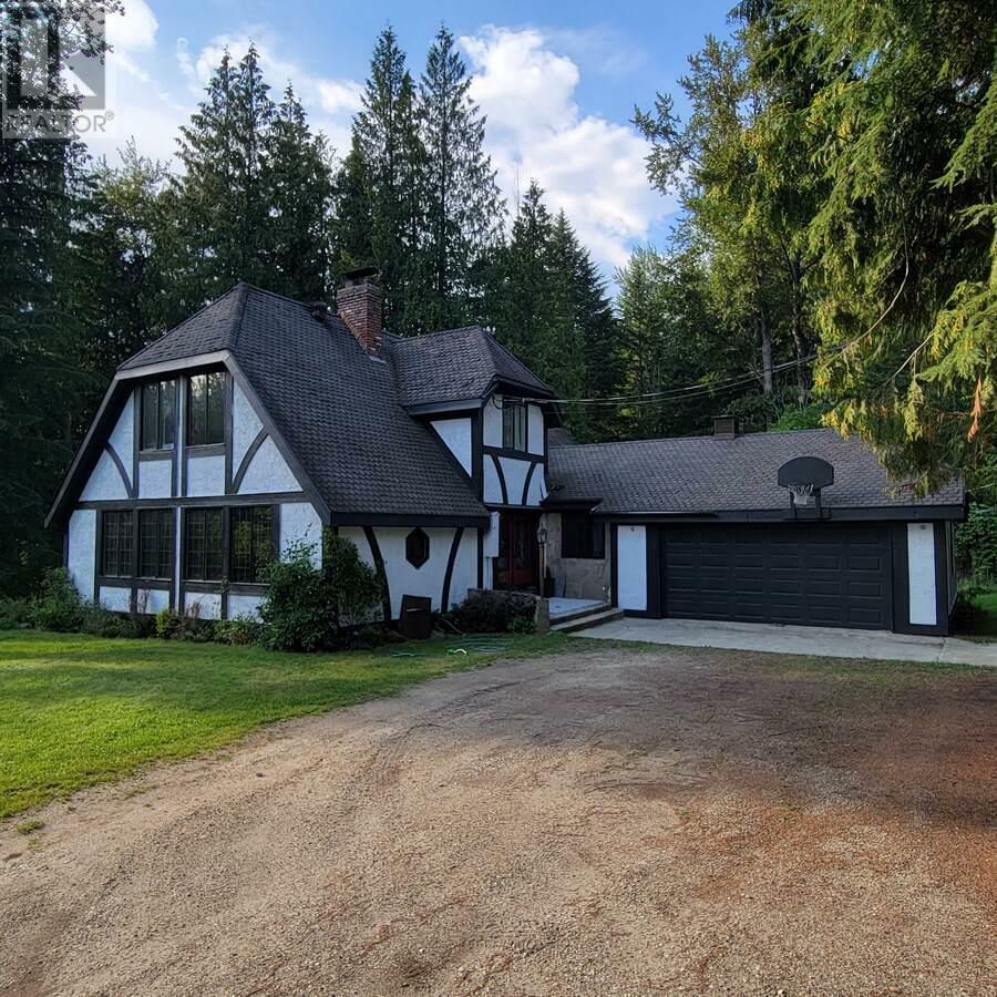 3025 Camozzi Road  Revelstoke BC V0E 2S3 photo