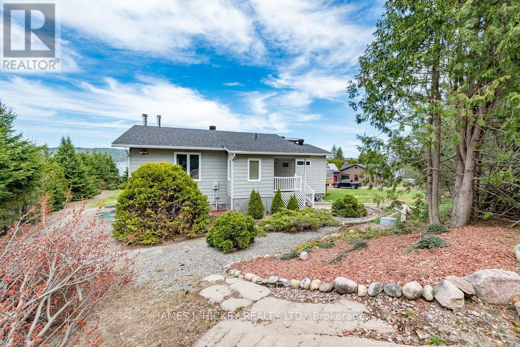 Property Photo: 532 Edgewater Way ON K0J 2B0