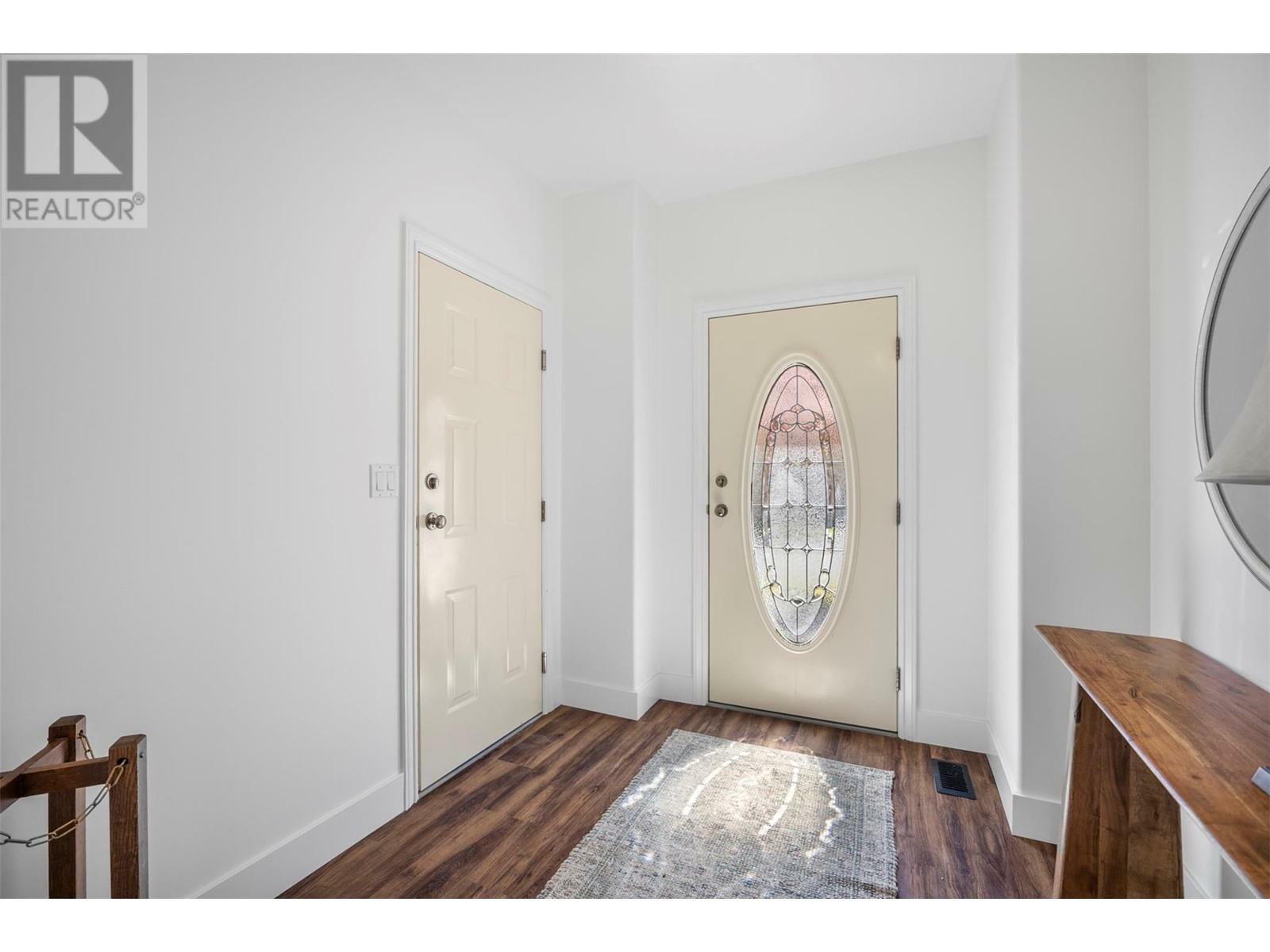 Property Photo: 1055 Aberdeen Drive 4 BC V1S 2A7