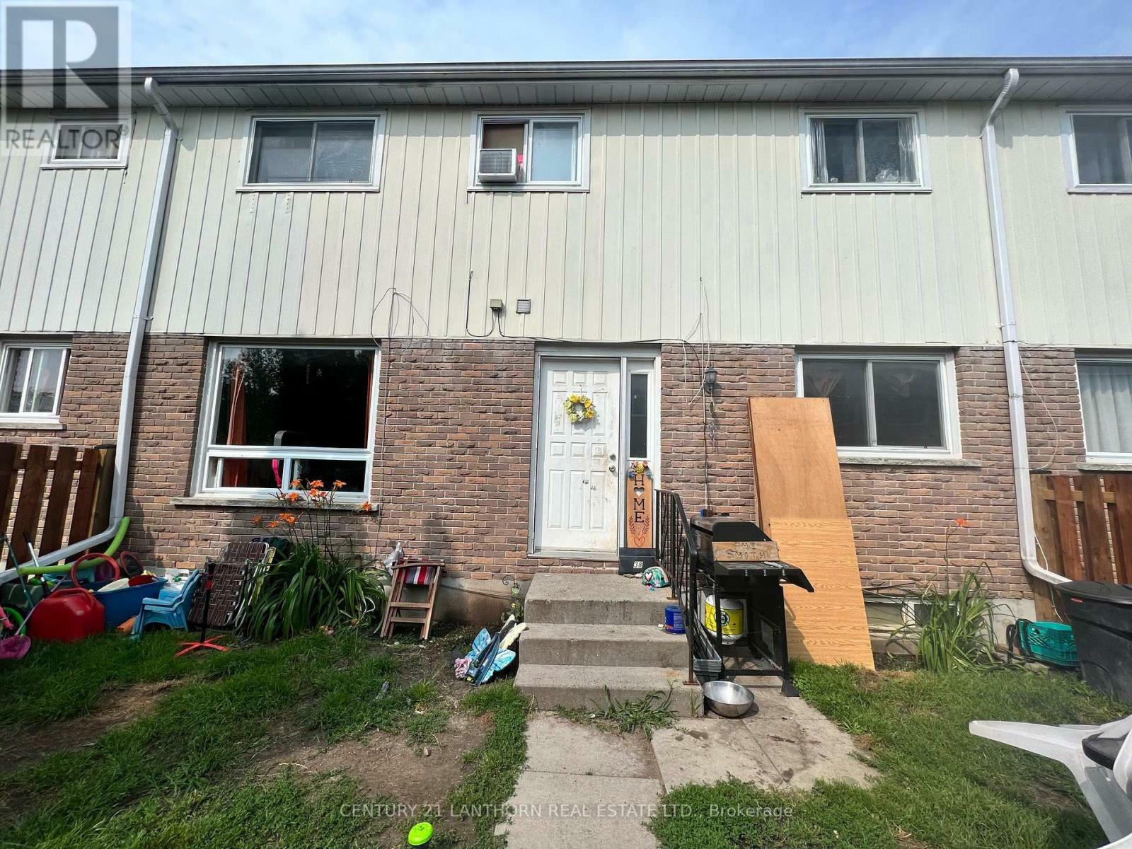Property Photo: 19 Tracey Park Drive 38 ON K8P 4R4