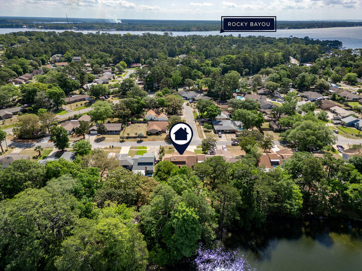 Property Photo: 1112 Pin Oak Circle FL 32578