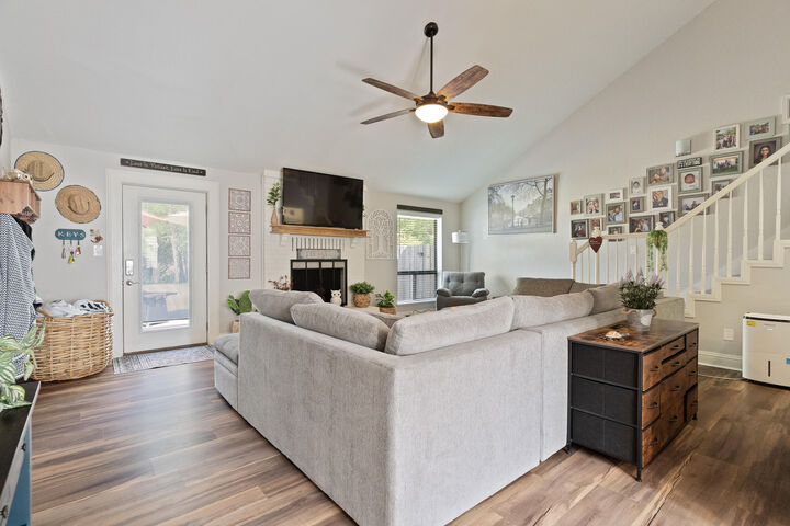 Property Photo: 1112 Pin Oak Circle FL 32578