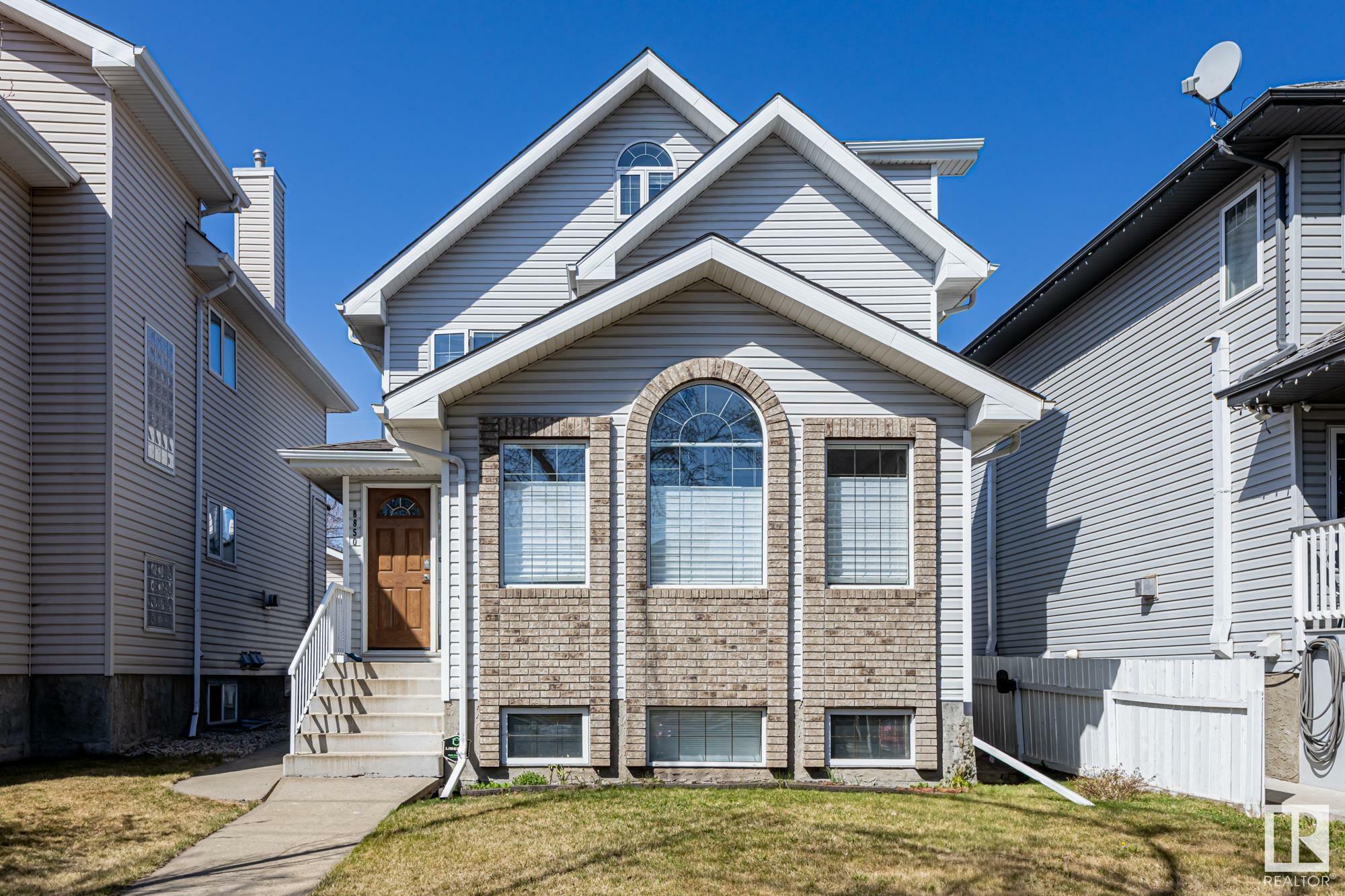 Photo de la propriété: 8850 92 Street NW AB T6C 3R1