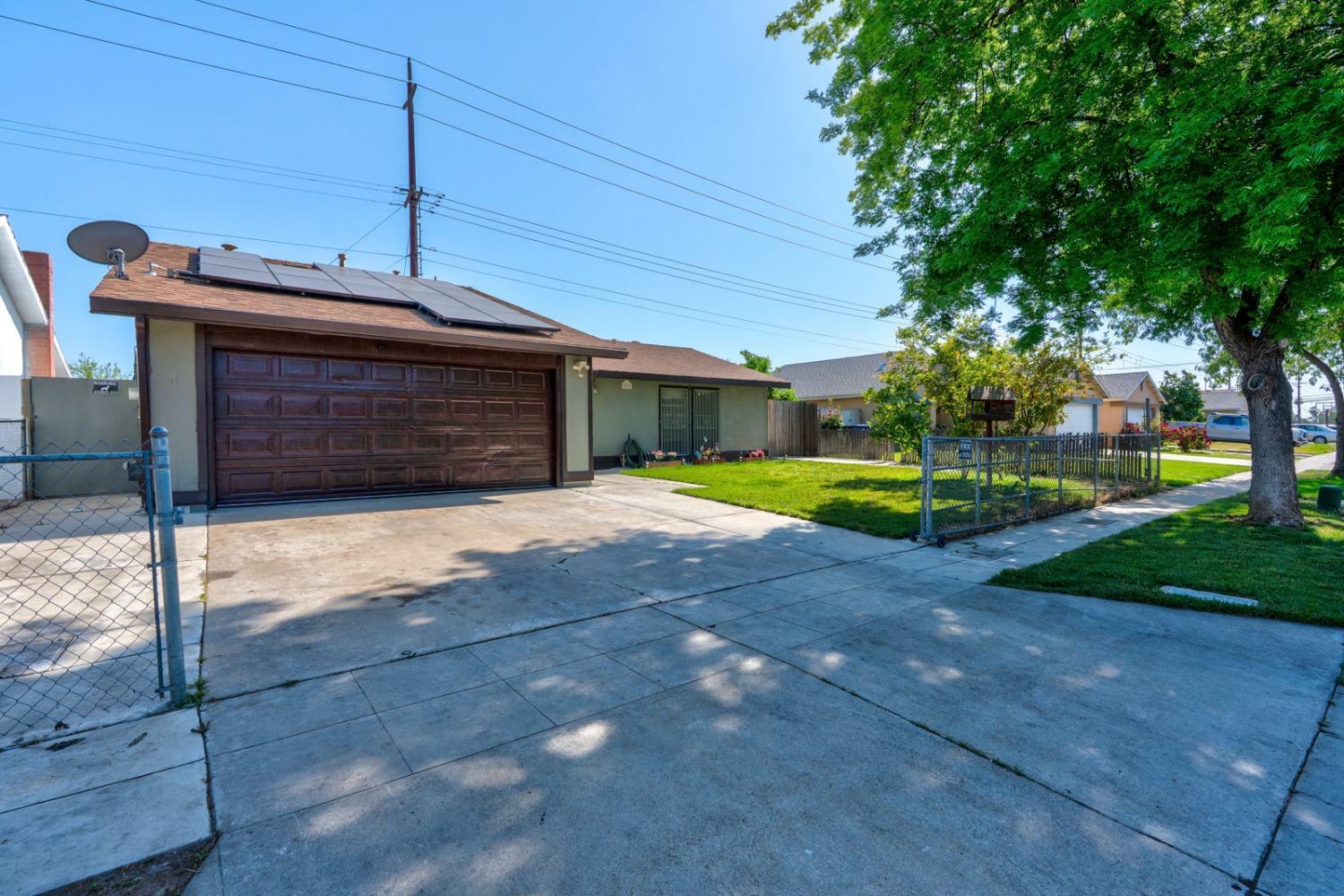 Property Photo: 4828 E Florence CA 93725
