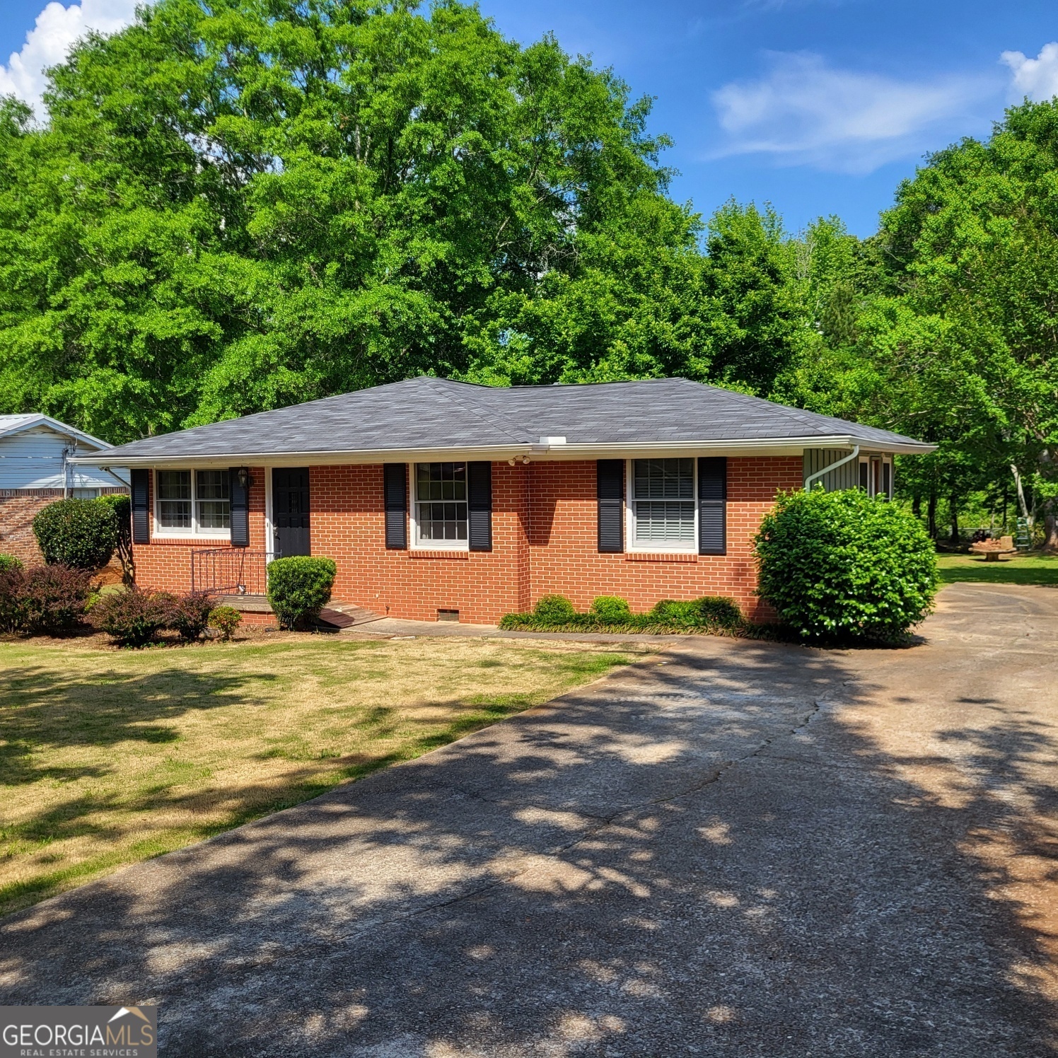 Property Photo: 3204 15th Avenue AL 36854