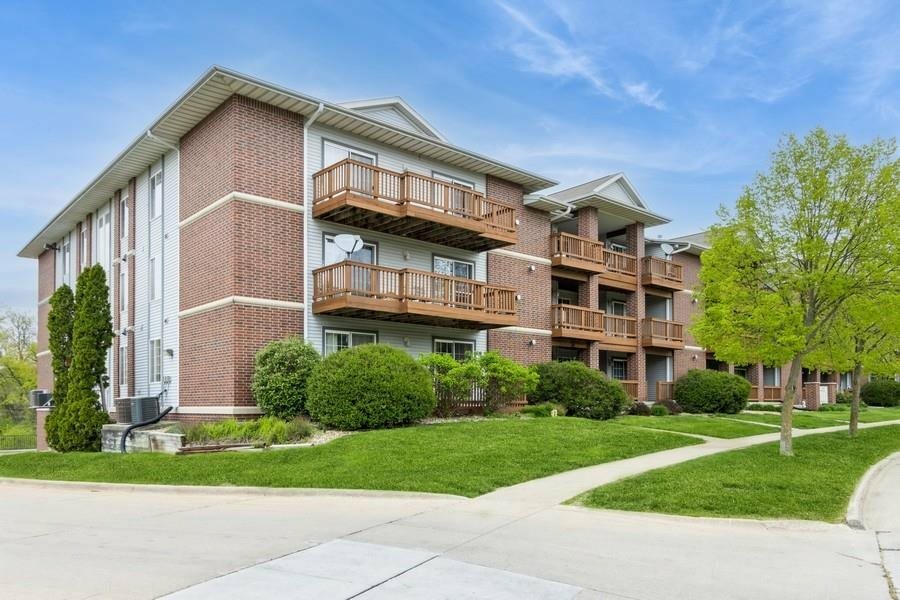 Property Photo:  522 W West Side Dr  IA 52246 