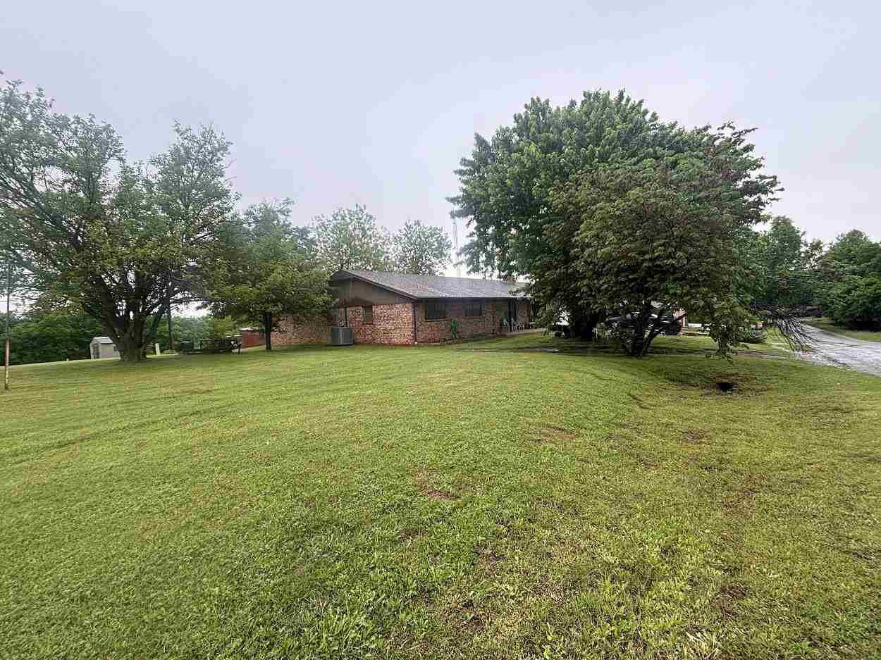 Property Photo: 330 N Hilltop Rd OK 73006