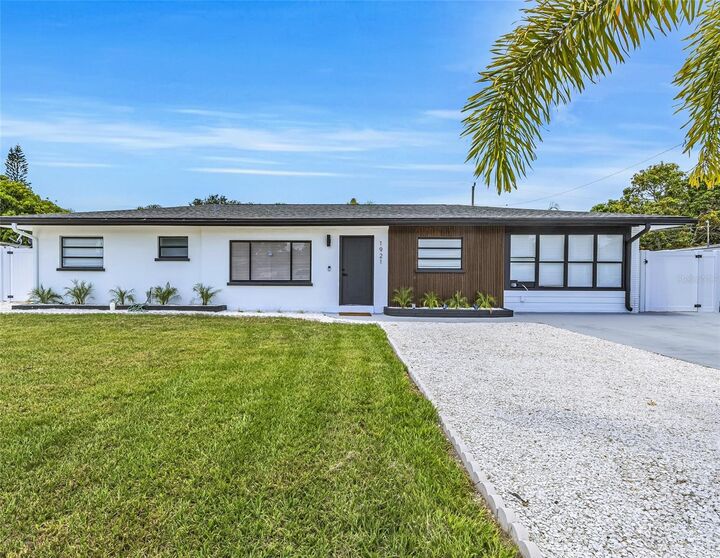 Property Photo: 1921 Fern Avenue FL 34235