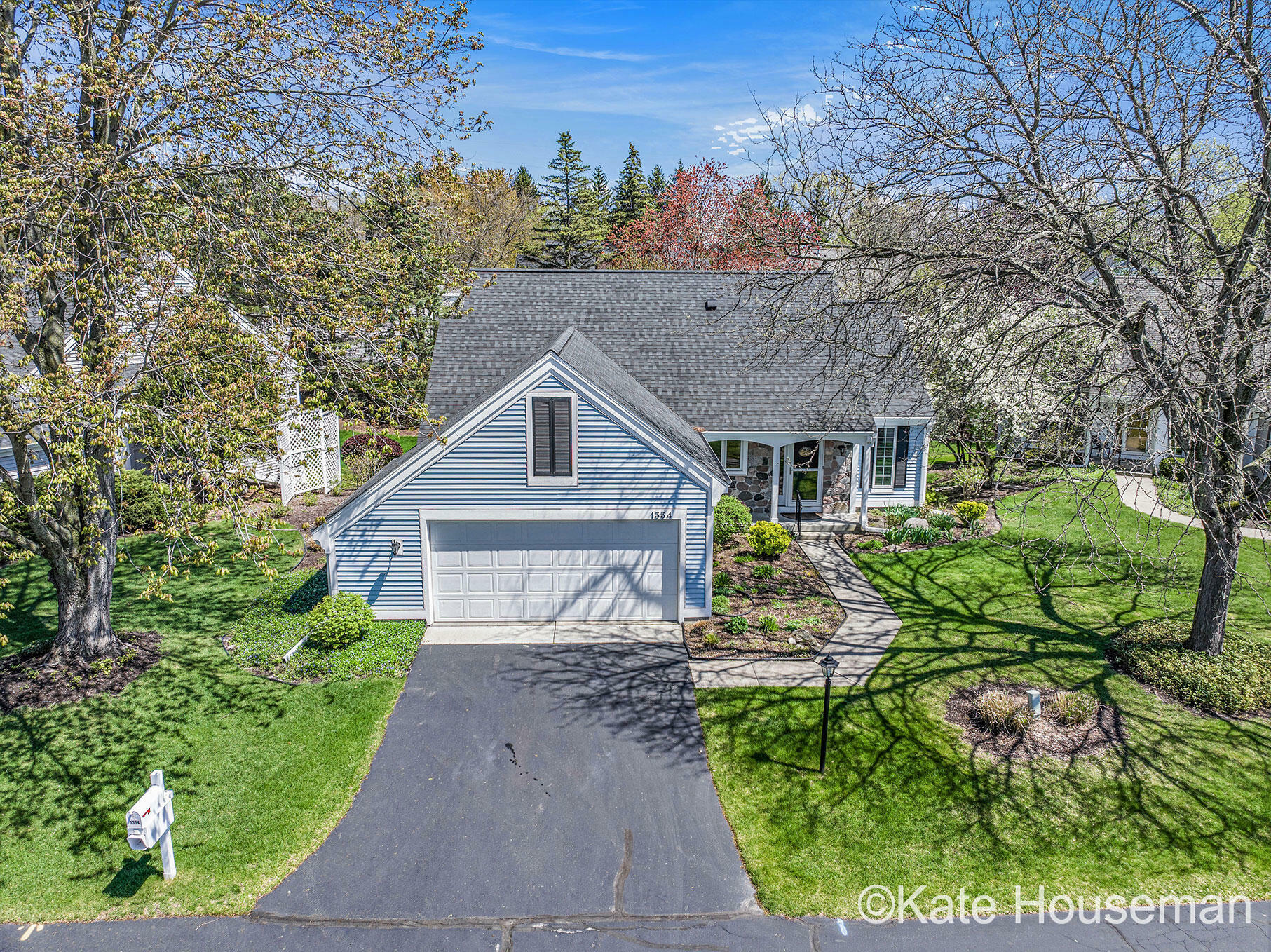 1334 Thornberry Court W  Grand Rapids MI 49546 photo