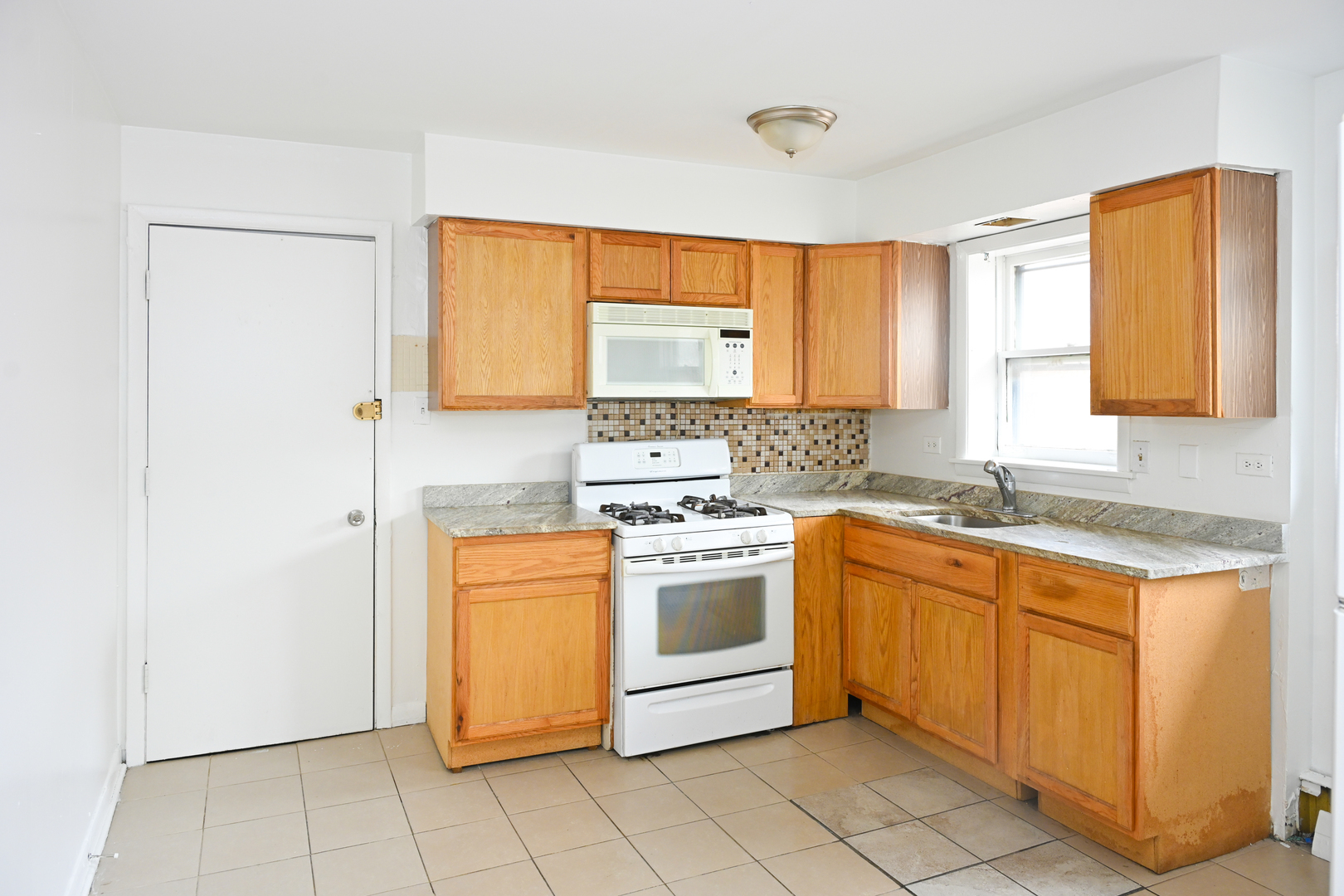 Property Photo:  6707 S Chappel Avenue 4W  IL 60649 