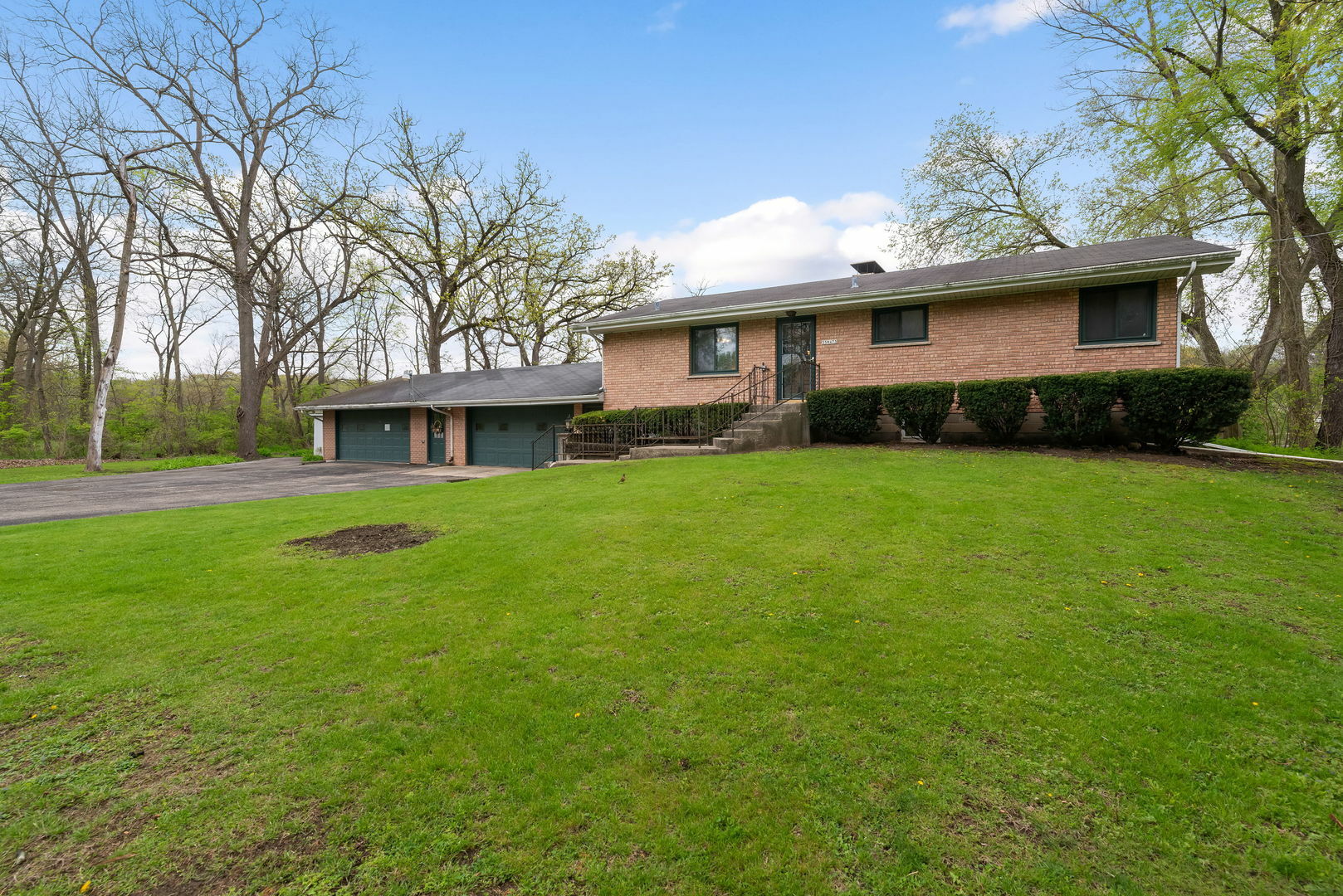 Property Photo: 35W473 Blackhawk Drive IL 60177