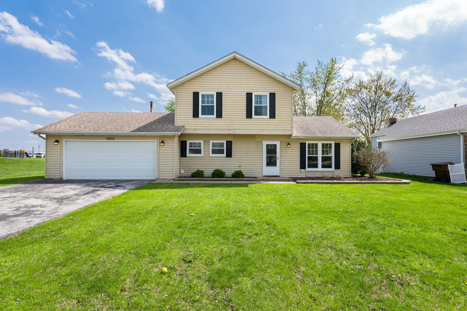 Property Photo: 7405 W Woodlawn Drive IL 60423